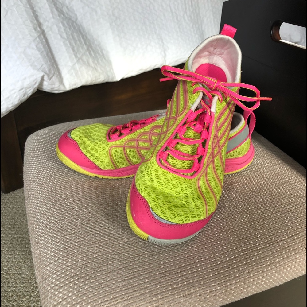 Merrell Vibram tennis shoes size 8.5. Gently used.